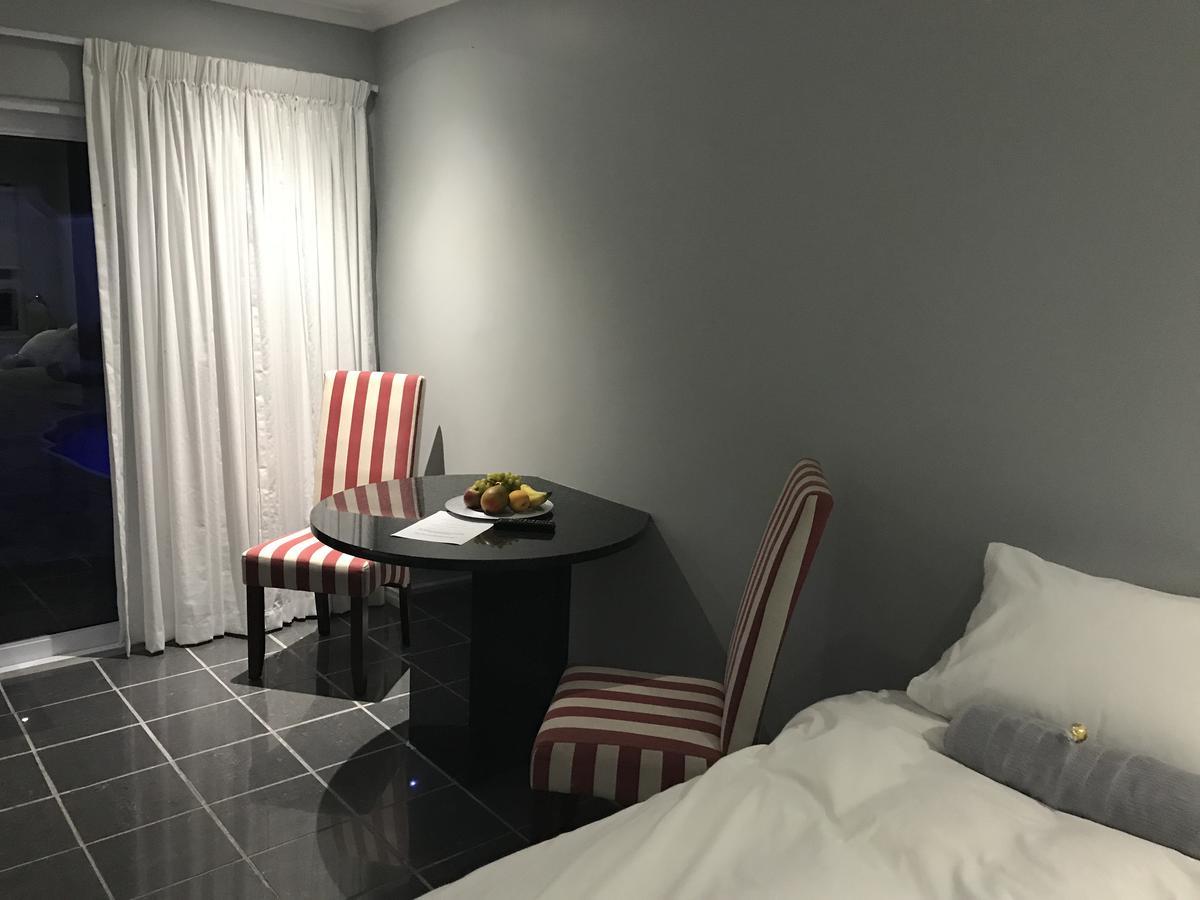 Studio Pool Room Хаут Бей Екстериор снимка