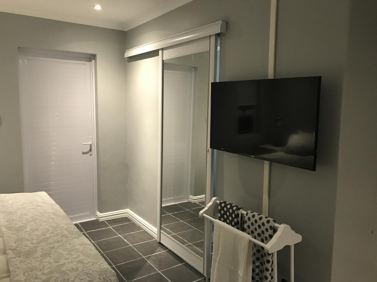 Studio Pool Room Хаут Бей Екстериор снимка